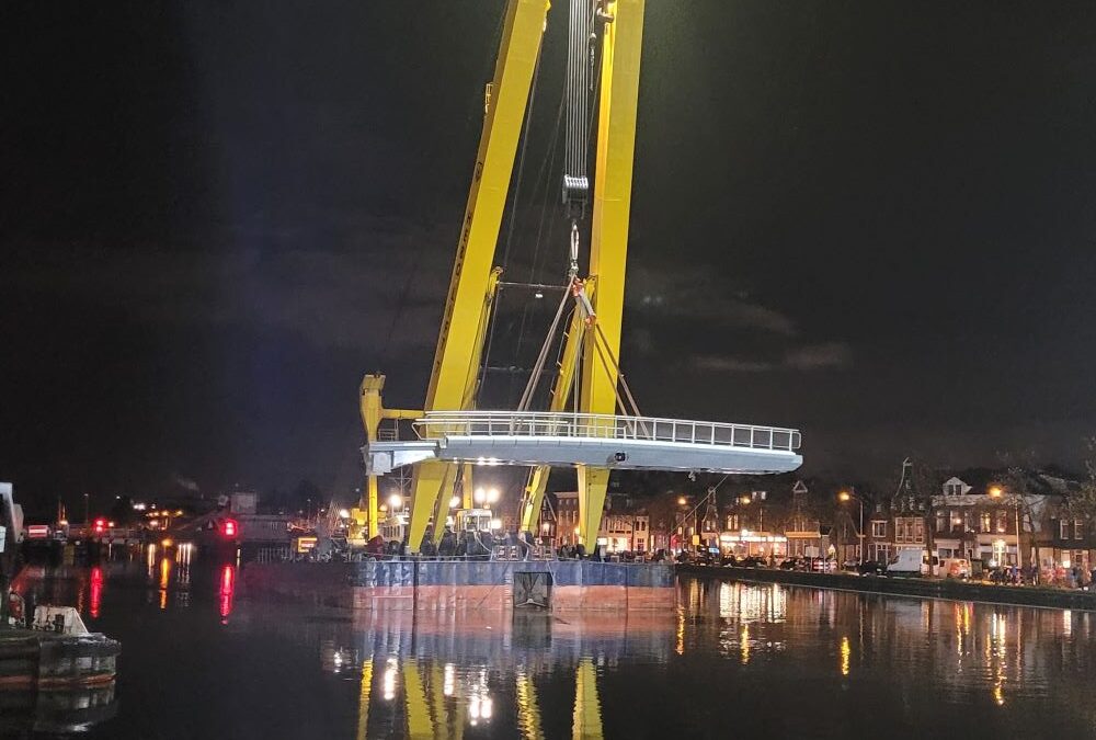 Zaanbrug: Inhijsen brugdek en balans